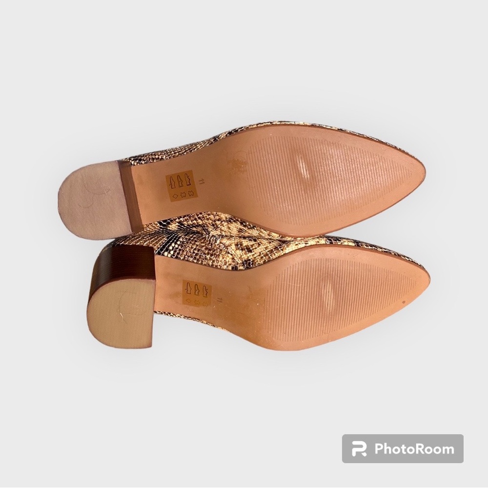 ❌SOLD❌The Fiona Boot in Snake Embossed Leather - Picture 9 of 14